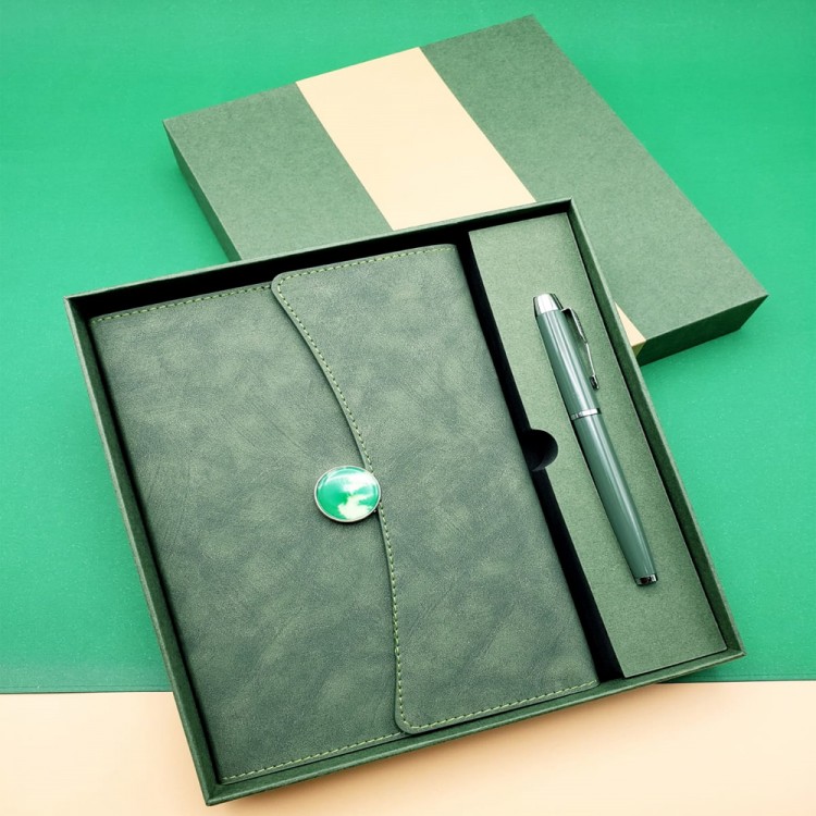 Özel Kutulu Deri Defter Ve Roller Kalem Seti Yeşil Özel Kutulu Deri Defter Ve Roller Kalem Seti Yeşil