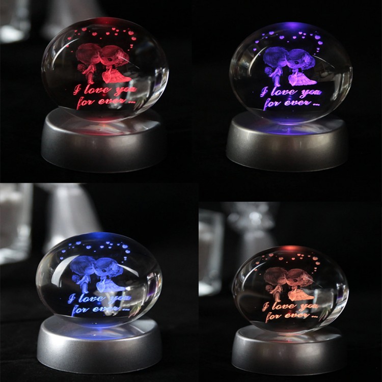 Mutlu Çiftler Tasarımlı Renk Değiştiren Cam Küre Mutlu Çiftler Tasarımlı Renk Değiştiren Cam Küre