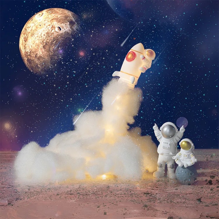 Uçan Astronot Tasarımlı Gece Lambası Uçan Astronot Tasarımlı Gece Lambası