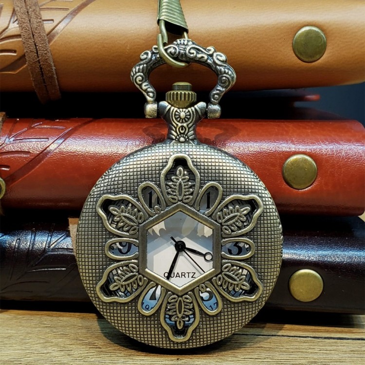 Yaprak Motifli Köstekli Cep Saati Yaprak Motifli Köstekli Cep Saati