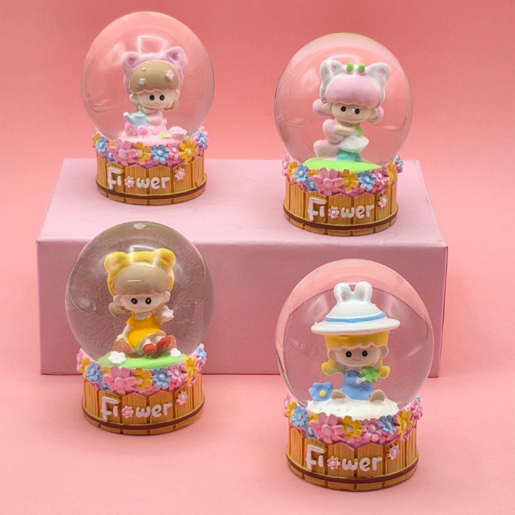 Medium-Sized Cute Snow Globe 1 Piece