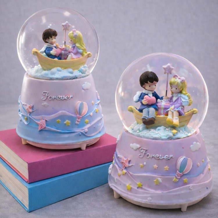 Forever Yazılı Romantik Çift Figürlü Işıklı Büyük Kar Küresi