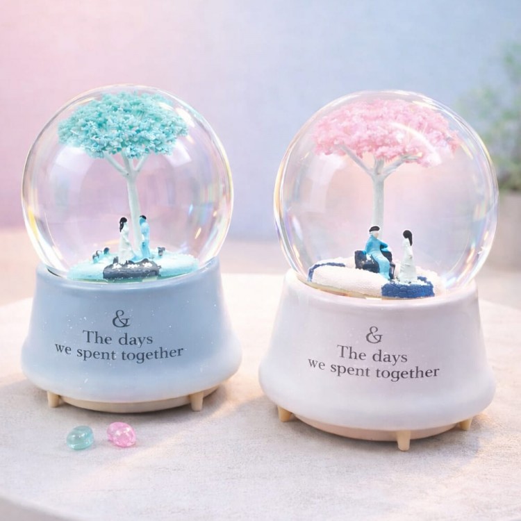 Büyük Boy Romantik Çiftler Temalı Kar Küresi Büyük Boy Romantik Çiftler Temalı Kar Küresi