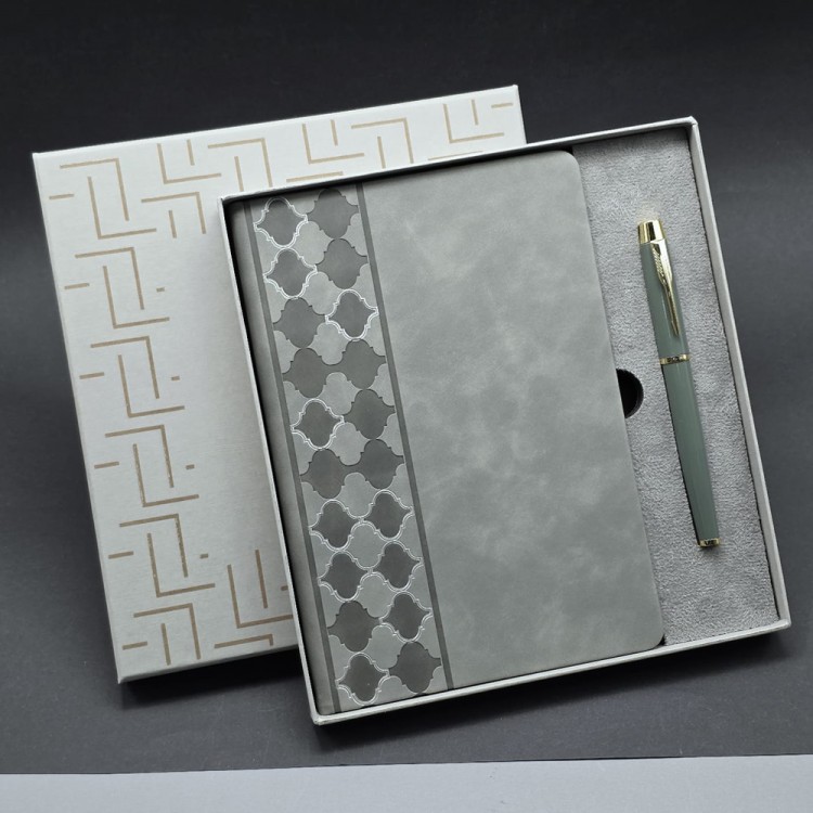 Kutulu Gri Defter Ve Metal Kalem Seti Kutulu Gri Defter Ve Metal Kalem Seti