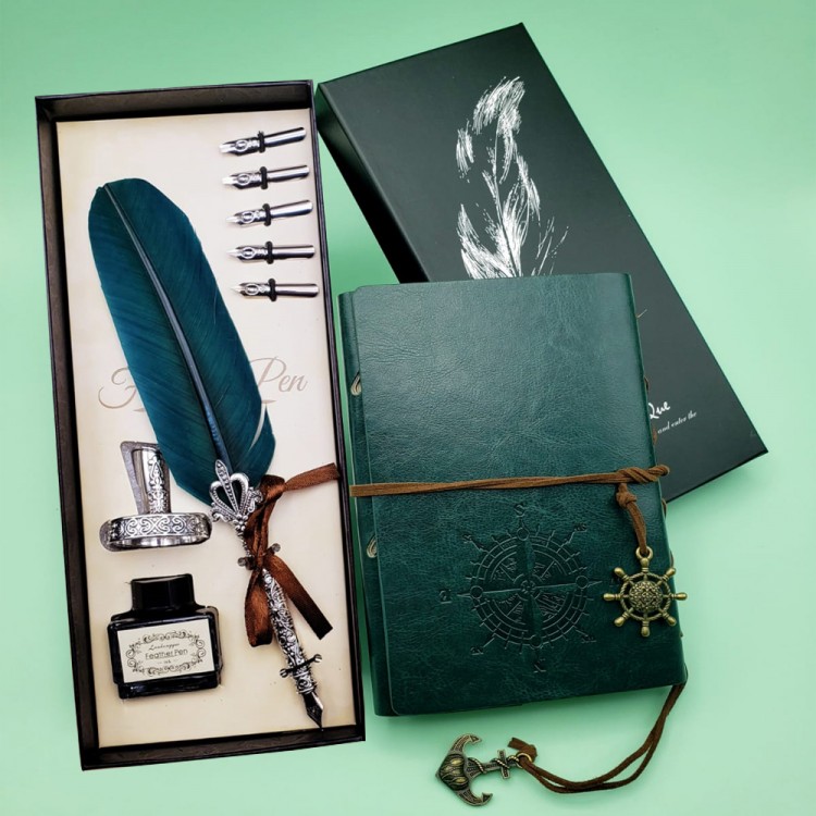 Deri Defter ve Tüylü Mürekkepli Kalem Seti Yeşil Deri Defter ve Tüylü Mürekkepli Kalem Seti Yeşil