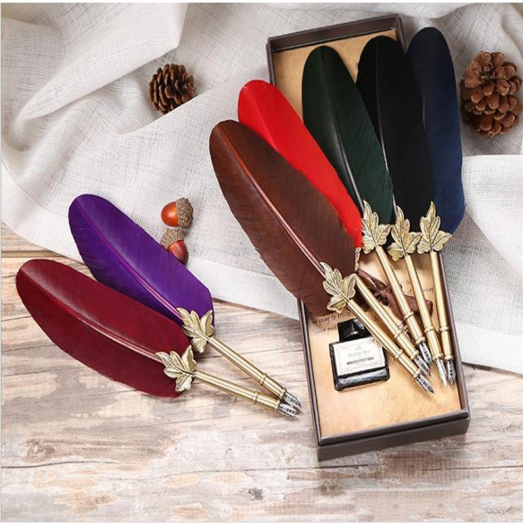 Mürekkepli Divit Kalem Ve Deri Defter Mürekkepli Divit Kalem Ve Deri Defter