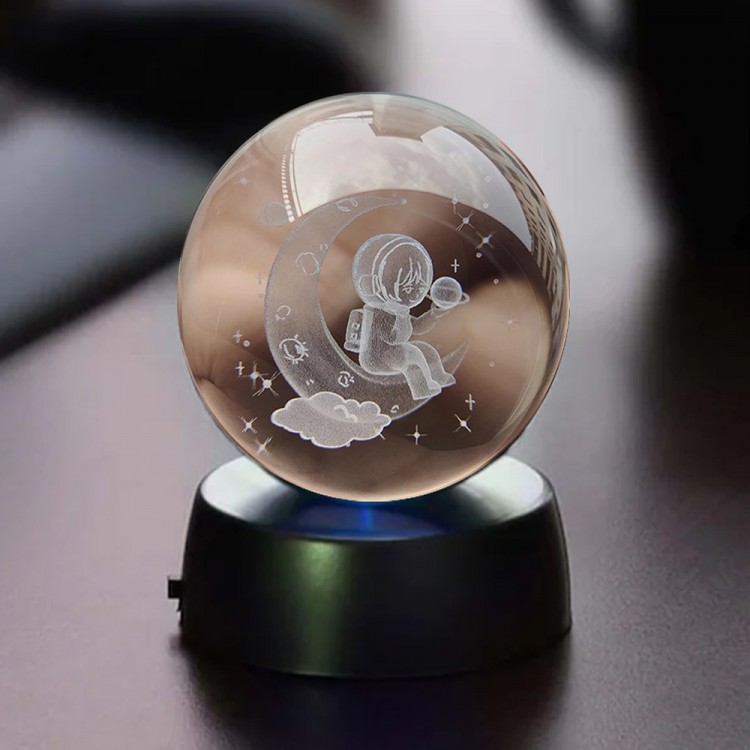 Ayda Oturan Astronot Temalı Işıklı Cam Küre