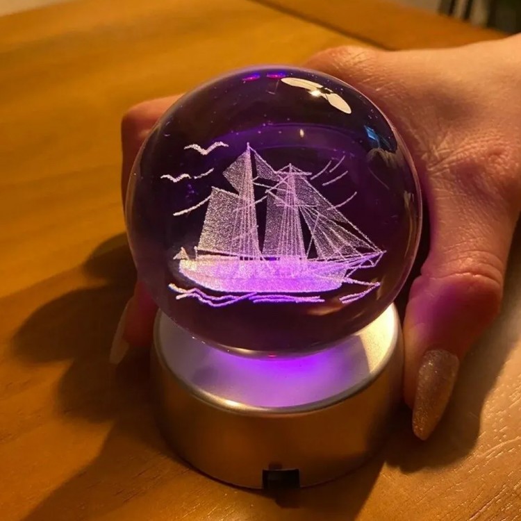 Gemi Motifli Renk Değiştiren Cam Küre Gemi Motifli Renk Değiştiren Cam Küre