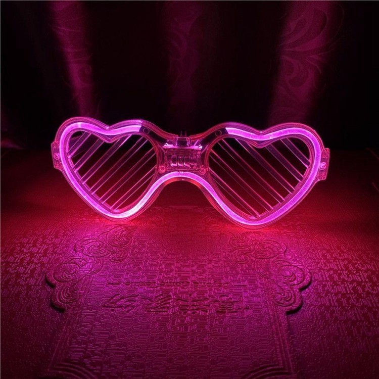Pembe LED Işıklı Kalp Gözlük – 3 Modlu Parti & Glow Gözlüğü Pembe LED Işıklı Kalp Gözlük – 3 Modlu Parti & Glow Gözlüğü