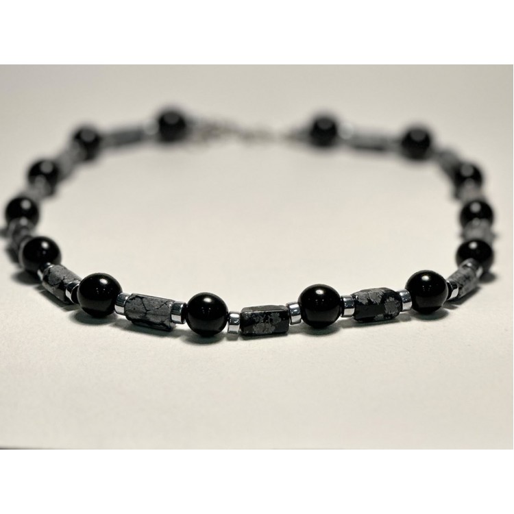 MIXED BLACK STONE NECKLACE MIXED BLACK STONE NECKLACE