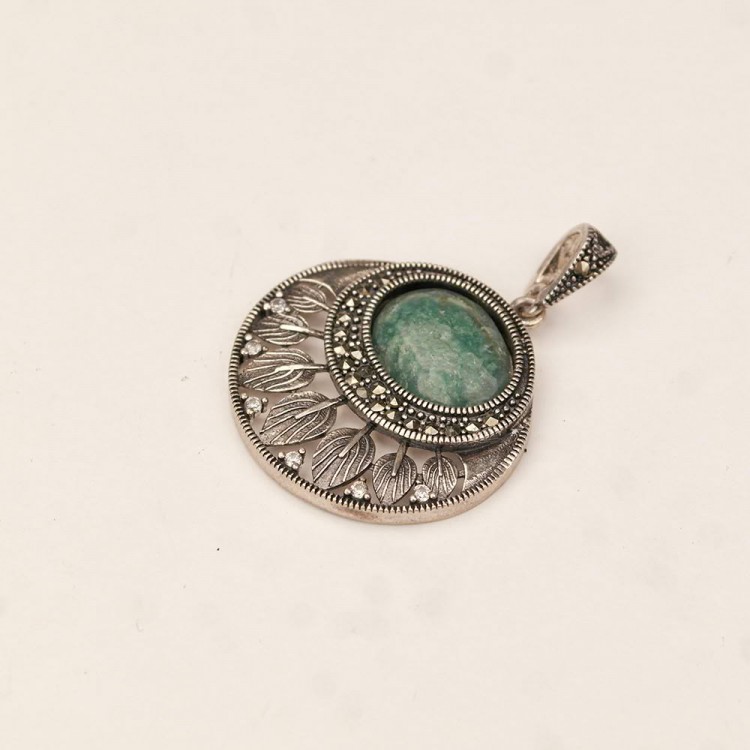 Silver Chain Leaf Patterned Oltu Emerald Necklace Silver Chain Leaf Patterned Oltu Emerald Necklace