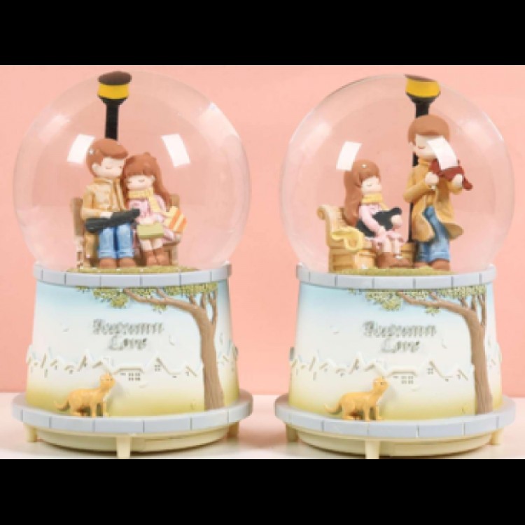 AUTUMN LOVER SNOW GLOBE MEDIUM SIZE AUTUMN LOVER SNOW GLOBE MEDIUM SIZE