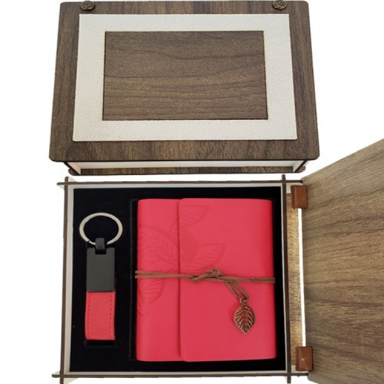 Special Wooden Boxed Red Leather Notebook and Keychain Set Special Wooden Boxed Red Leather Notebook and Keychain Set
