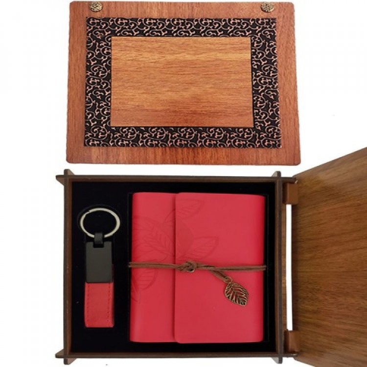 Wooden Boxed Red Leather Notebook and Keychain Set Wooden Boxed Red Leather Notebook and Keychain Set
