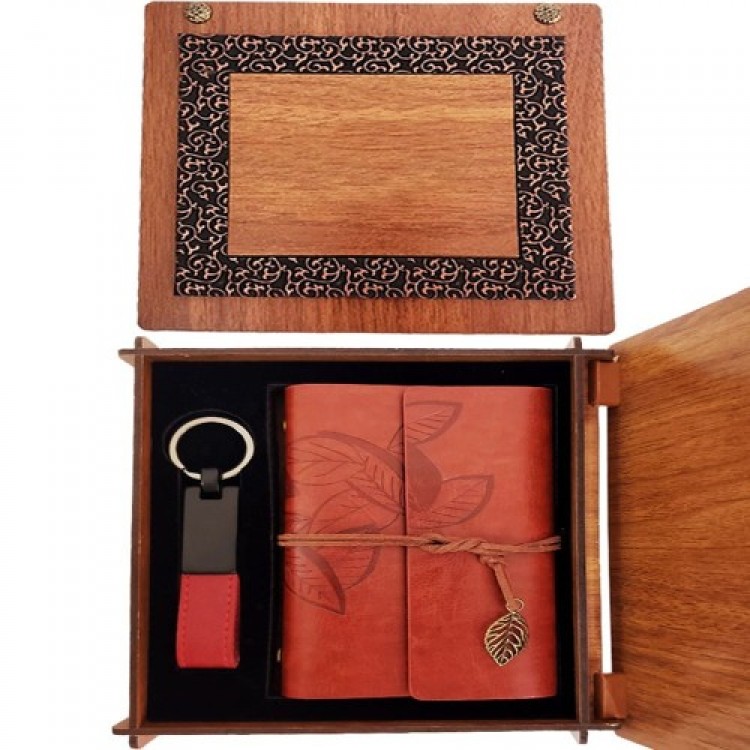 Brown Leather Notebook and Keychain Set in Decorative Wooden Box Brown Leather Notebook and Keychain Set in Decorative Wooden Box
