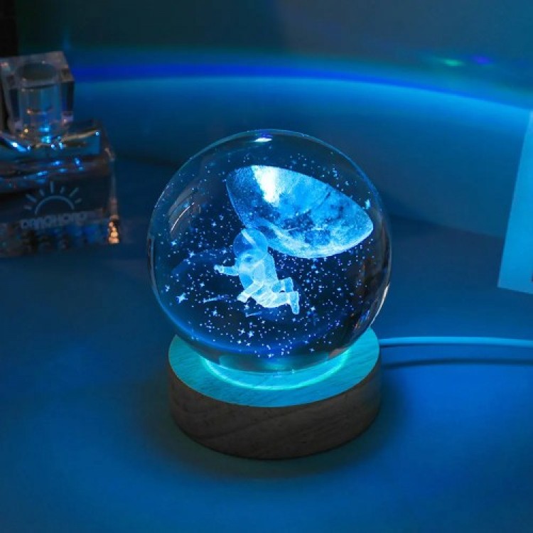 Color-Changing Astronaut-Designed Glass Sphere Color-Changing Astronaut-Designed Glass Sphere