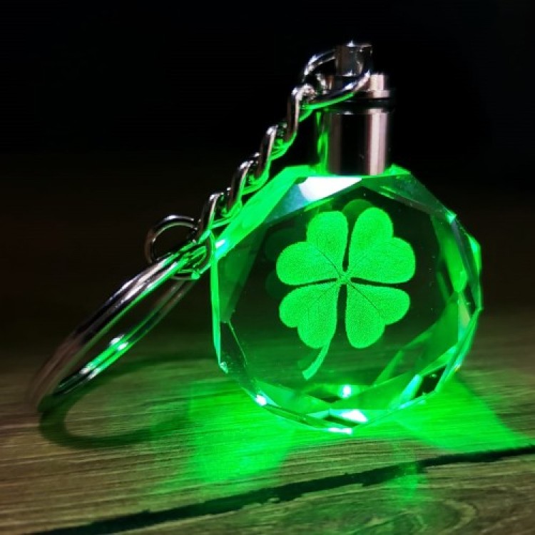 Clover-Shaped Color-Changing Keychain Clover-Shaped Color-Changing Keychain