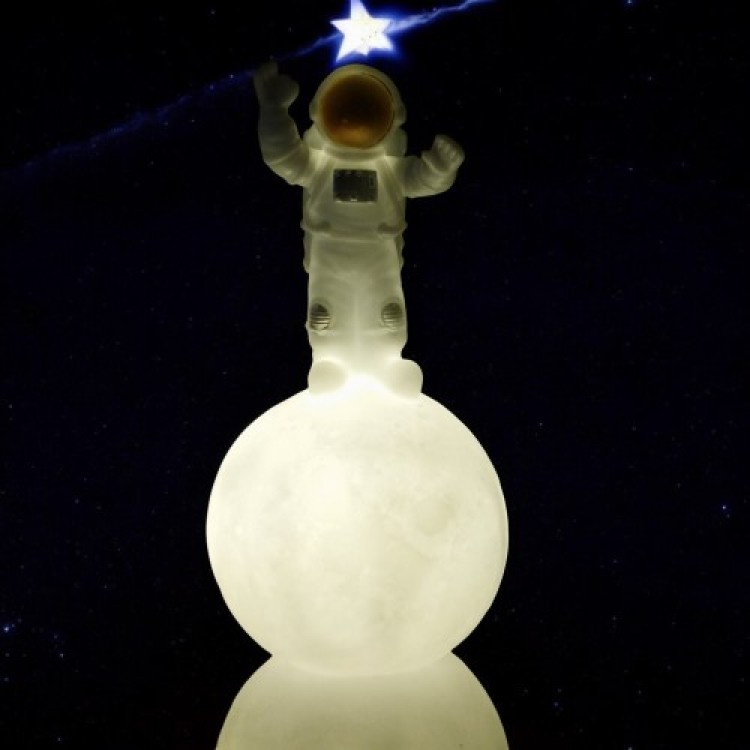 Astronaut-Shaped Night and Table Lamp