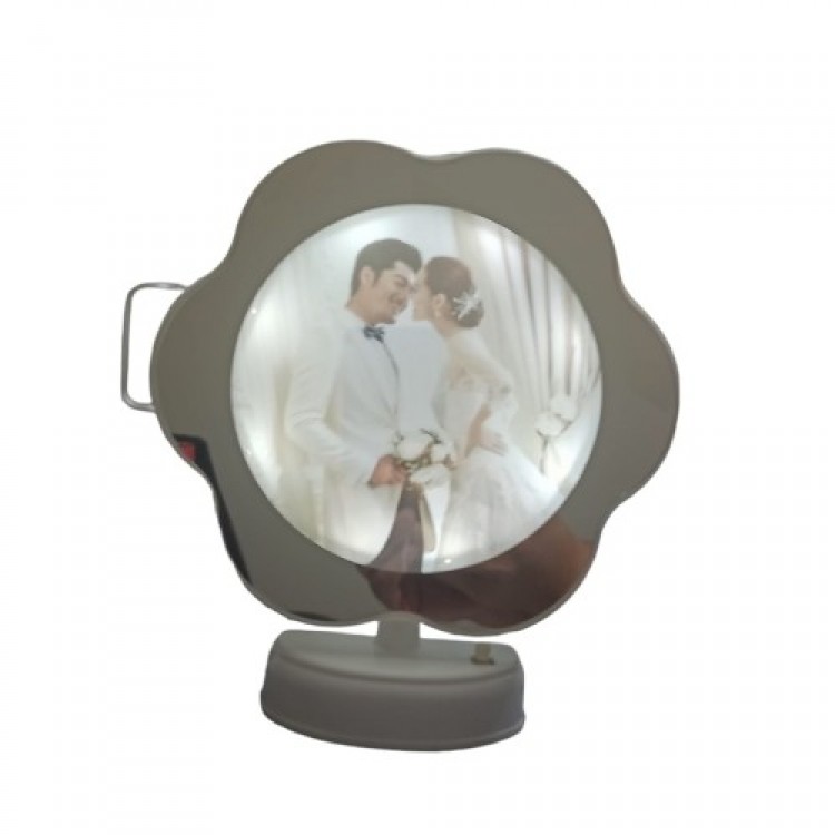 Magic Mirror in the Shape of a Daisy Magic Mirror in the Shape of a Daisy